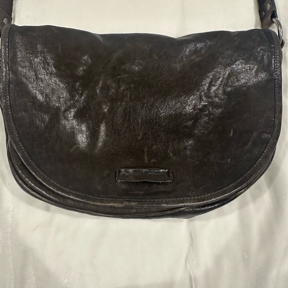 THE FRYE COMPANY Distressed Leather Crossbody Messenger - Picture 2 of 9